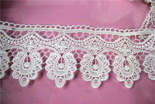 水溶滌綸鏤空蕾絲花邊新款上市 聚焦楓格花邊廠(chǎng)家直銷(xiāo)，探訪(fǎng)義烏國(guó)際商貿(mào)城四區(qū)輔料新趨勢(shì)